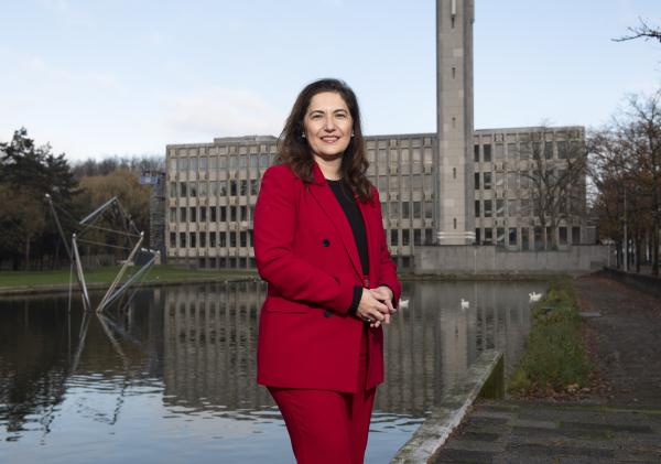 Burgemeester Huri Sahin