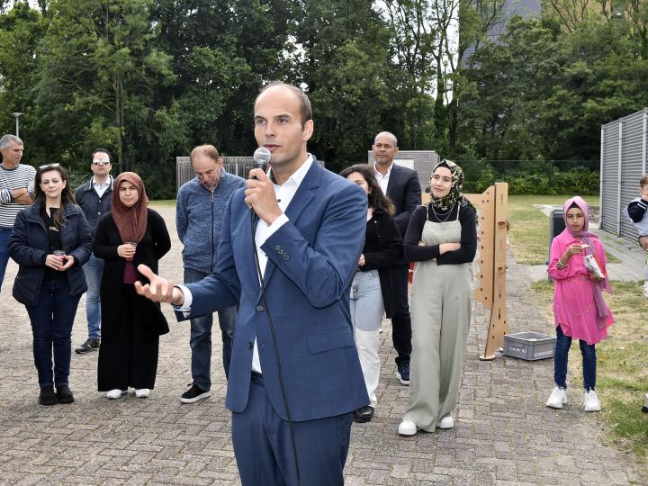 Wethouder Gijs van Malsen bij opening Hof van Elsenburg