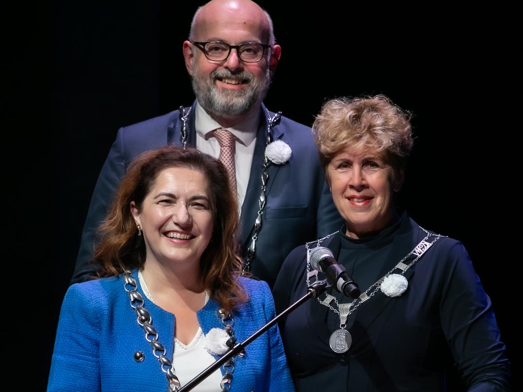 De burgemeester van Rijswijk, Leidschendam-Voorburg en Midden-Delfland.