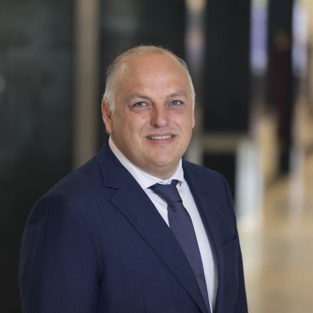 portret van meneer in het gemeentehuis